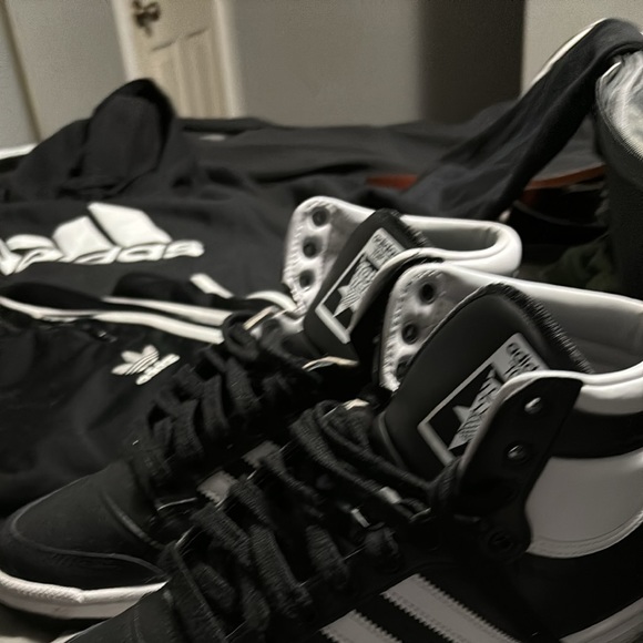 Brand new pair of size 10 1/2 Adidas sneakers black - Picture 3 of 7
